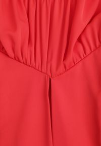 Born2be - Czerwona Sukienka Aikialla. Typ kołnierza: kołnierz z falbankami. Kolor: czerwony. Materiał: materiał, tkanina. Wzór: aplikacja, jednolity, gładki. Długość: mini #7