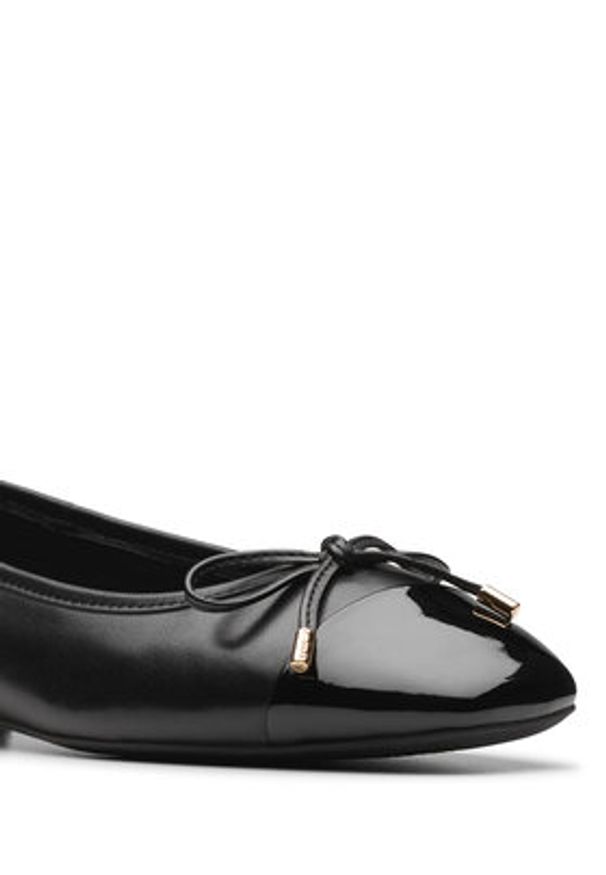 Clarks Baleriny Ubree15 Poppy 26181322 Czarny. Kolor: czarny. Materiał: skóra