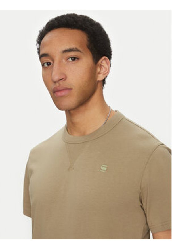 G-Star RAW - G-Star Raw T-Shirt Nifous D24449-336 Khaki Regular Fit. Kolor: brązowy. Materiał: bawełna