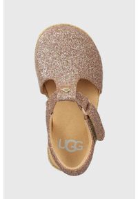 Ugg - UGG sandały dziecięce Emmery kolor złoty. Nosek buta: okrągły. Zapięcie: rzepy. Kolor: złoty. Materiał: guma