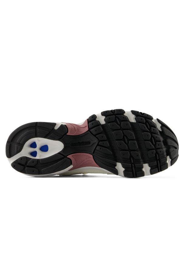 Buty dziecięce New Balance G5301MV – beżowe. Okazja: na uczelnię, na co dzień. Kolor: beżowy. Materiał: materiał, syntetyk, guma. Szerokość cholewki: normalna
