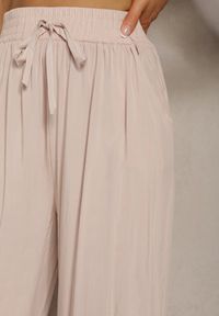 Renee - Jasnobeżowe Bawełniane Spodnie Palazzo High Waist z Gumką w Pasie Gitanea. Okazja: na co dzień. Stan: podwyższony. Kolor: beżowy. Materiał: bawełna. Styl: elegancki, casual #4