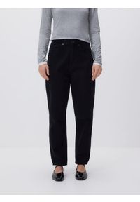 Reserved - Jeansy mom fit - czarny. Kolor: czarny