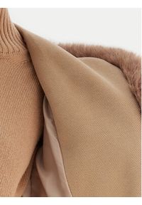 Rinascimento Płaszcz zimowy CFC0126714003 Beżowy Regular Fit. Kolor: beżowy. Materiał: syntetyk. Sezon: zima #3