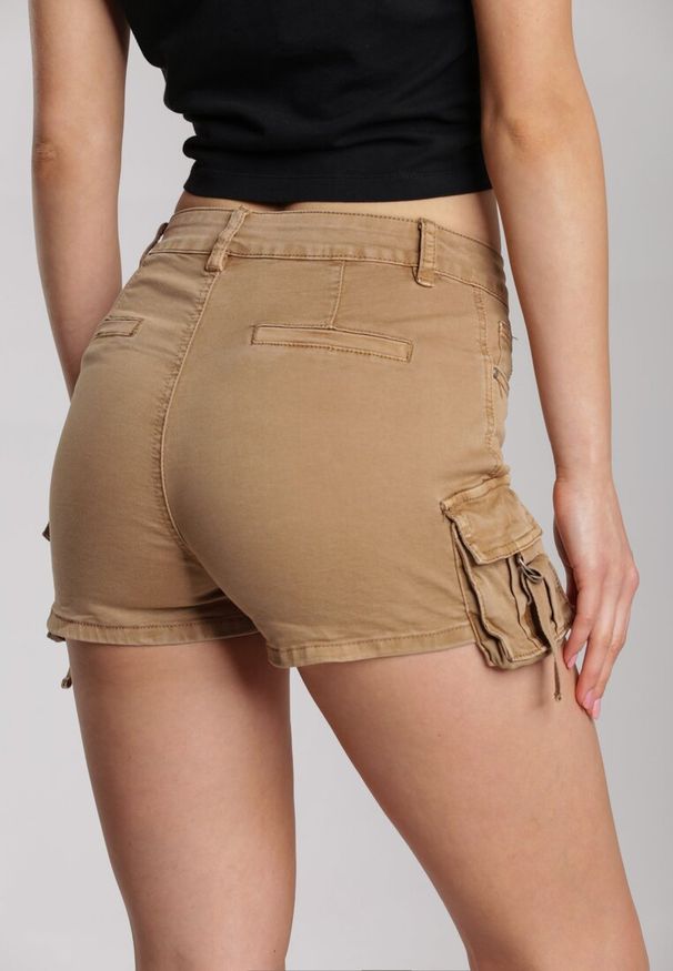 Renee - Beżowe Szorty Kimodelia. Stan: podwyższony. Kolor: beżowy. Materiał: jeans. Styl: sportowy