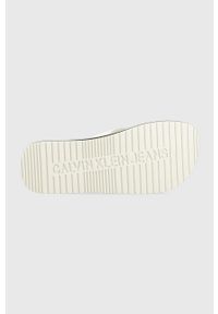 Calvin Klein Jeans japonki YW0YW00651.YAF damskie kolor biały na płaskim obcasie. Kolor: biały. Materiał: materiał. Wzór: gładki. Obcas: na obcasie. Wysokość obcasa: niski #3