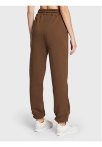 NA-KD Spodnie dresowe Move 1100-006317-1408-003 Brązowy Regular Fit. Kolor: brązowy. Materiał: dresówka, bawełna #5