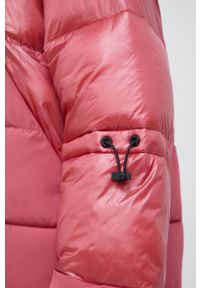 Frieda & Freddies Kurtka damska kolor różowy zimowa. Okazja: na co dzień. Typ kołnierza: kaptur. Kolor: różowy. Materiał: tkanina, materiał. Wzór: gładki. Sezon: zima. Styl: casual #3