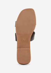 Renee - Czarne Klapki Vices ze Skóry Naturalnej Ozdobione Wycięciami Arqelia. Okazja: na co dzień. Kolor: czarny. Materiał: skóra. Wzór: aplikacja. Styl: elegancki, casual #9