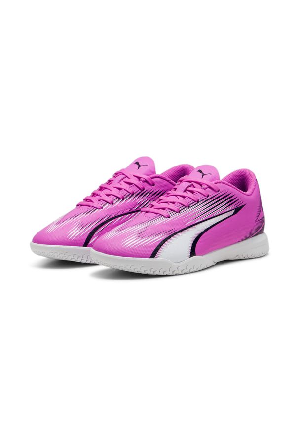 Buty piłkarskie dla dzieci Puma Ultra Play It. Zapięcie: sznurówki. Kolor: biały, czarny, różowy, wielokolorowy. Materiał: materiał. Szerokość cholewki: normalna. Sport: piłka nożna