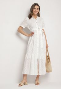 Born2be - Biała Bawełniana Sukienka Haftowana o Koszulowym Kroju z Wiązanym Paskiem Efrora. Okazja: na co dzień, na spacer, na imprezę. Kolor: biały. Materiał: bawełna. Długość rękawa: krótki rękaw. Wzór: haft. Typ sukienki: koszulowe. Styl: casual, elegancki #6