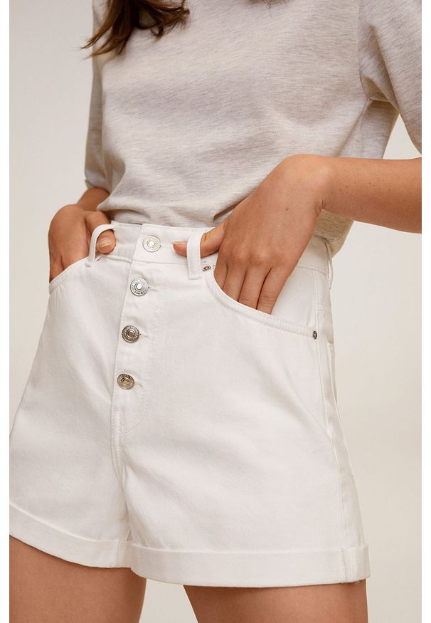 mango - Mango - Szorty jeansowe Buttons. Okazja: na co dzień. Stan: podwyższony. Kolor: biały. Materiał: jeans. Wzór: gładki. Styl: casual