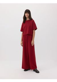Reserved - Spodnie wide leg - bordowy. Kolor: czerwony. Materiał: dzianina #1