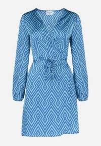 Born2be - Niebieska Sukienka Mini z Geometrycznym Wzorem i Wiązaniem w Pasie Dylona. Kolor: niebieski. Długość rękawa: długi rękaw. Wzór: geometria. Sezon: wiosna, jesień. Typ sukienki: asymetryczne, kopertowe. Długość: mini
