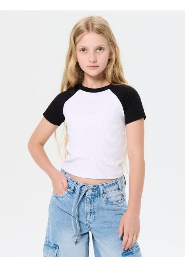 Sinsay - Koszulka z prążkowanej dzianiny - biały. Kolor: biały. Materiał: dzianina, prążkowany