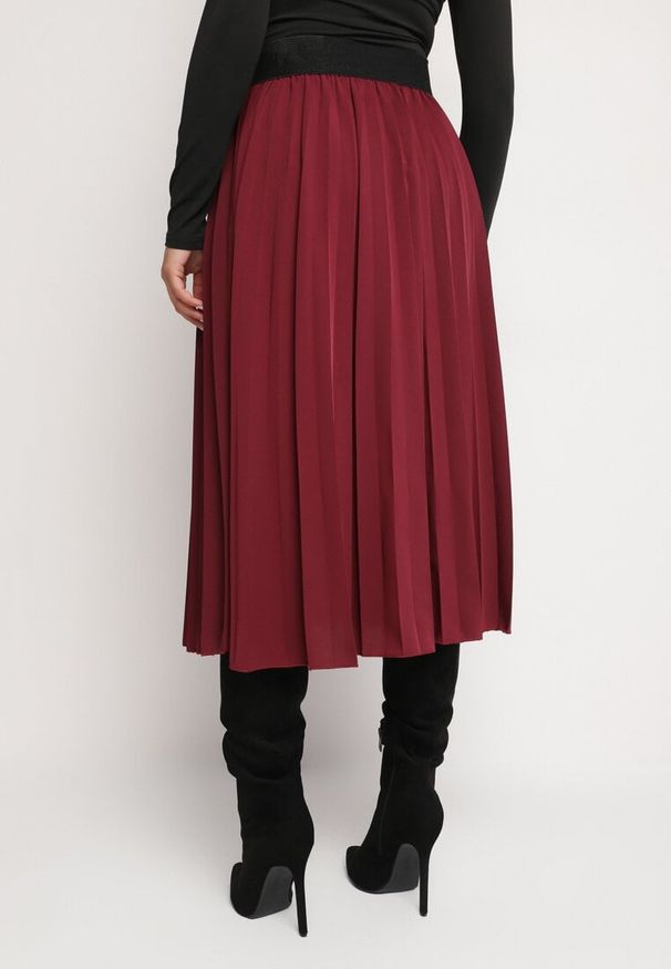 Born2be - Bordowa Klasyczna Plisowana Spódnica z Gumką w Pasie Valentha. Kolor: czerwony. Materiał: dzianina. Styl: klasyczny