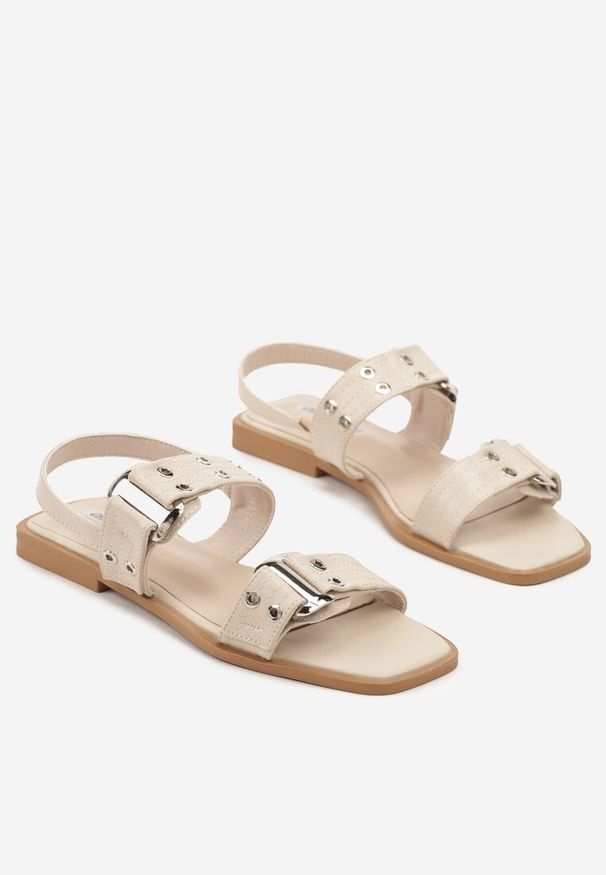 Born2be - Beżowe Sandały z Nitami i Klamrami Tenanela. Zapięcie: klamry. Kolor: beżowy. Wzór: aplikacja. Styl: elegancki