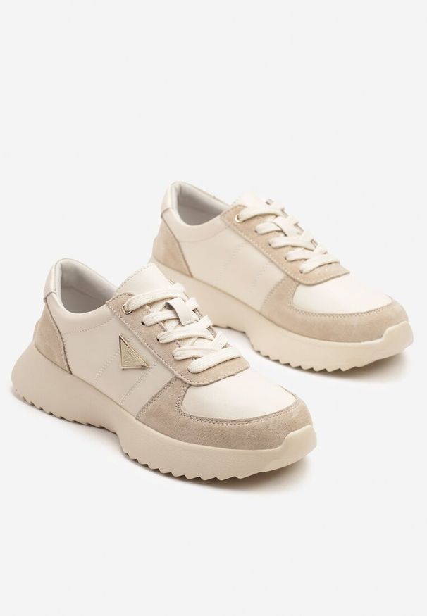 Renee - Beżowe Skórzane Sneakersy z Geometryczną Ozdobą Ireadia. Okazja: na co dzień, na spacer. Kolor: beżowy. Materiał: skóra. Wzór: aplikacja, geometria. Obcas: na płaskiej podeszwie. Sport: turystyka piesza