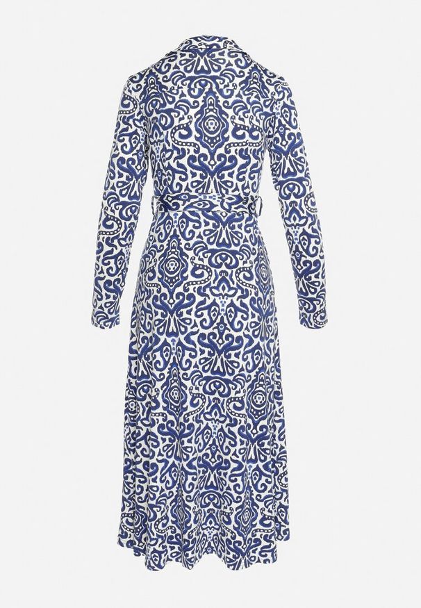 Born2be - Niebiesko-Biała Rozkloszowana Sukienka Midi o Koszulowym Fasonie z Ozdobnym Wzorem Liovia. Kolor: niebieski. Materiał: materiał. Typ sukienki: koszulowe. Styl: klasyczny. Długość: midi