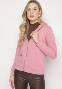 Born2be - Ciemnoróżowa Bluza z Kapturem Zapinana na Suwak Erekai. Okazja: na co dzień. Typ kołnierza: kaptur. Kolor: różowy. Materiał: dzianina, polar. Długość rękawa: długi rękaw. Długość: długie. Wzór: gładki. Styl: casual, sportowy #2