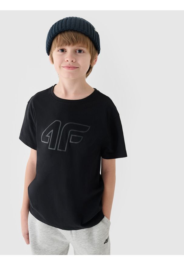 4f - 4F T-shirt z nadrukiem chłopięcy - czarny 128 (7-8 lat). Okazja: na co dzień. Kolor: czarny. Materiał: dzianina, bawełna, jersey. Wzór: nadruk. Sezon: lato. Styl: klasyczny, sportowy, casual