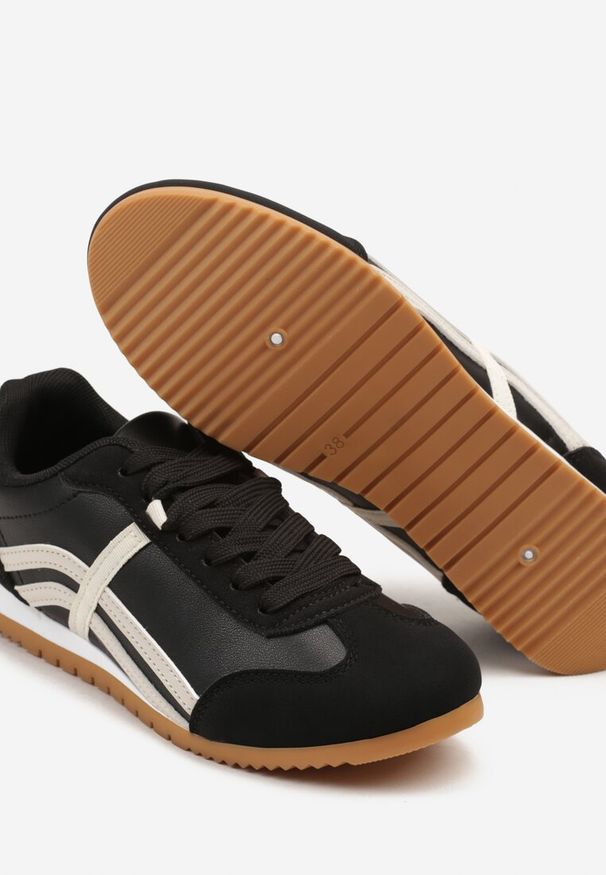 Renee - Czarne Sneakersy Typu Klasyczne Tenisówki Zdobione Przeszyciami Zardiva. Kolor: czarny. Materiał: jeans. Szerokość cholewki: normalna. Wzór: aplikacja. Obcas: na płaskiej podeszwie