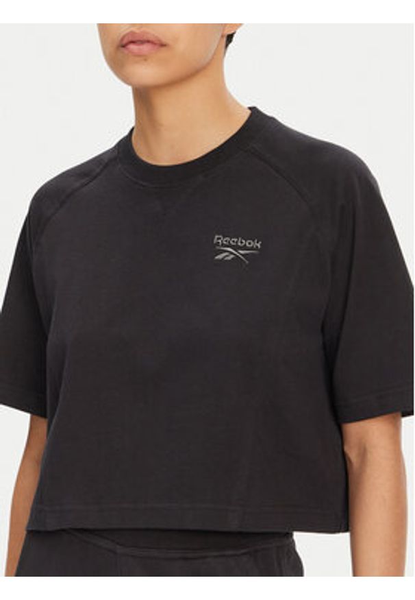 Reebok T-Shirt 100214092 139-18-00 Czarny Regular Fit. Kolor: czarny. Materiał: bawełna
