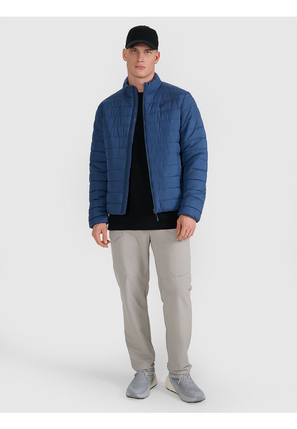 4f - 4F Kurtka puchowa z wypełnieniem syntetycznym męska - granatowa 3XL. Okazja: na co dzień. Typ kołnierza: kołnierzyk stójkowy. Kolor: niebieski. Materiał: syntetyk, puch. Długość: długie. Styl: sportowy, klasyczny, casual, elegancki