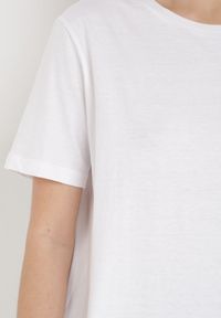 Born2be - Biały T-shirt Keatris. Kolor: biały. Materiał: bawełna, dzianina. Długość rękawa: krótki rękaw. Długość: krótkie #4