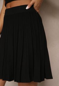 Renee - Czarna Spódnica z Wiskozą High Waist Ozdobiona Plisami Galonissa. Okazja: na co dzień. Stan: podwyższony. Kolor: czarny. Materiał: wiskoza. Wzór: aplikacja. Styl: elegancki, casual #5