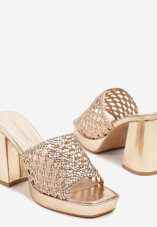 Renee - Szampańskie Siateczkowe Klapki na Słupku i Platformie Edithia. Okazja: na co dzień. Kolor: złoty. Materiał: materiał. Obcas: na platformie. Styl: elegancki, casual