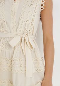 Born2be - Jasnobeżowa Sukienka Lastharpia. Kolor: beżowy. Materiał: tkanina, materiał, koronka. Długość rękawa: bez rękawów. Wzór: jednolity, koronka. Typ sukienki: rozkloszowane. Styl: boho. Długość: mini #5