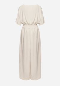 Born2be - Beżowy Kopertowy Kombinezon z Gumką w Talii i Szerokimi Nogawkami Vimashea. Okazja: na co dzień. Kolor: beżowy. Styl: elegancki, casual #4