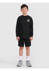 4f - 4F Longsleeve oversize z nadrukiem chłopięcy - czarny 128 (7-8 lat). Okazja: na co dzień. Kolor: czarny. Materiał: bawełna, jersey, dzianina. Długość rękawa: długi rękaw. Długość: długie. Wzór: nadruk. Sezon: lato. Styl: sportowy, klasyczny, casual