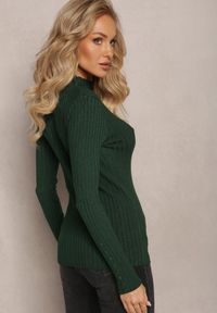 Renee - Ciemnozielony Sweter z Golfem w Prążki Ozdobiony Guzikami Panve. Typ kołnierza: golf. Kolor: zielony. Materiał: tkanina, dzianina. Długość rękawa: długi rękaw. Długość: długie. Wzór: aplikacja, prążki #4
