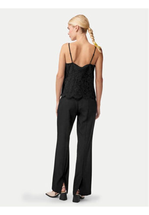 YAS Top Perla 26032812 Czarny Regular Fit. Kolor: czarny. Materiał: syntetyk