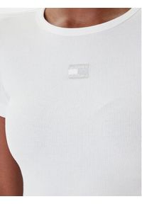 Tommy Jeans T-Shirt Badge DW0DW17881 Biały Slim Fit. Kolor: biały. Materiał: bawełna #4