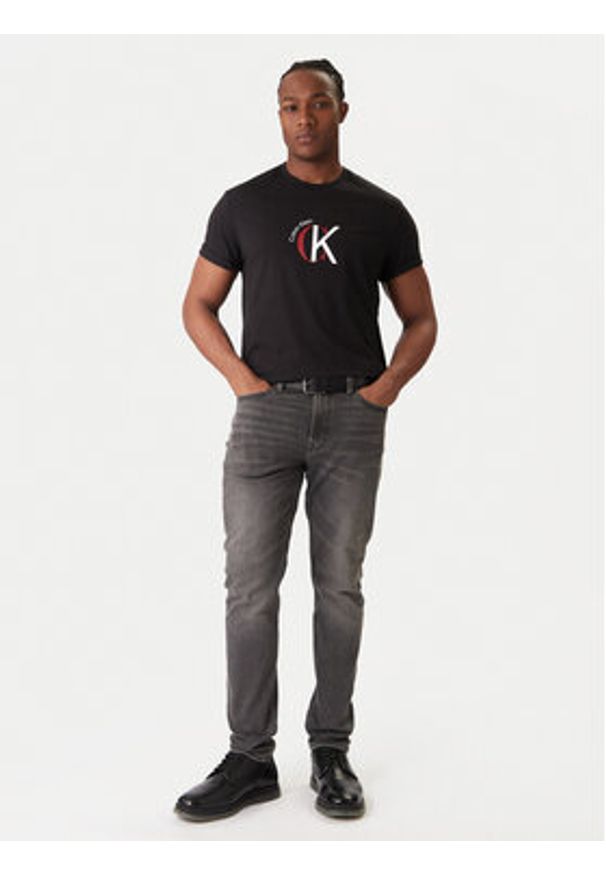 Calvin Klein Jeans T-Shirt 2Tone Graphic LV14RE829G Czarny Regular Fit. Kolor: czarny. Materiał: bawełna