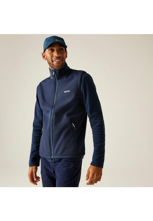 Regatta - Kamizelka trekkingowa męska Bradwell II wodoodporna. Kolor: niebieski. Długość rękawa: bez rękawów. Sport: turystyka piesza