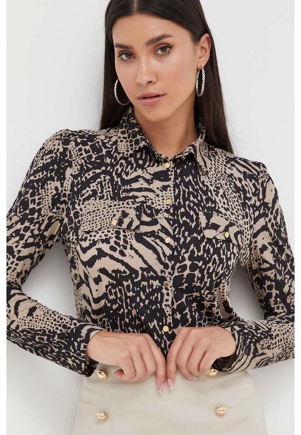 Morgan koszula damska regular z kołnierzykiem klasycznym. Typ kołnierza: kołnierzyk klasyczny. Materiał: dzianina. Styl: klasyczny