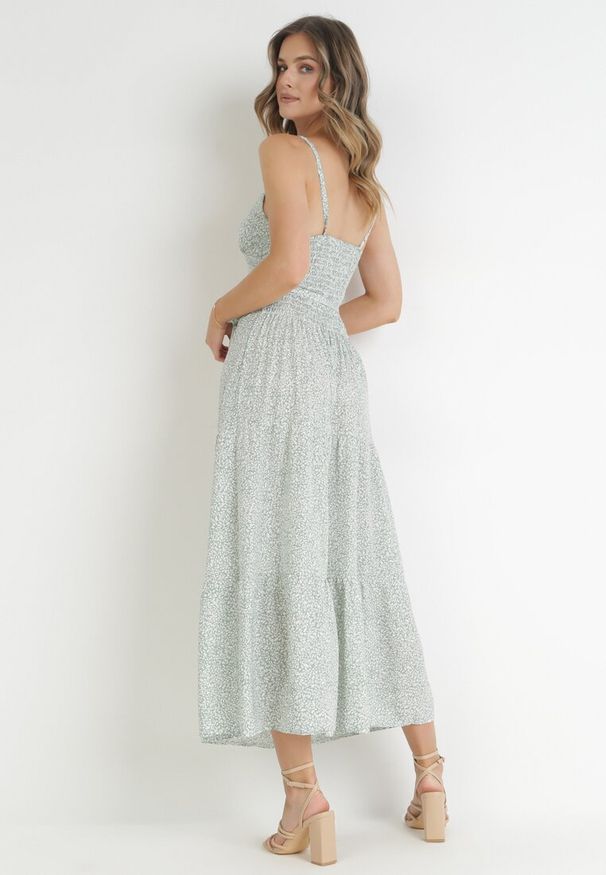 Born2be - Miętowa Sukienka Maxi na Cienkich Ramiączkach z Falbanką w Kwiatki Jessili. Kolor: miętowy. Materiał: materiał. Długość rękawa: na ramiączkach. Wzór: kwiaty. Sezon: wiosna, lato. Długość: maxi