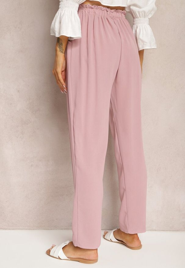 Renee - Różowe Spodnie z Regularną Talią z Gumką i Sznurkiem w Pasie Cerinda. Okazja: na co dzień. Kolor: różowy. Materiał: satyna, materiał. Styl: casual