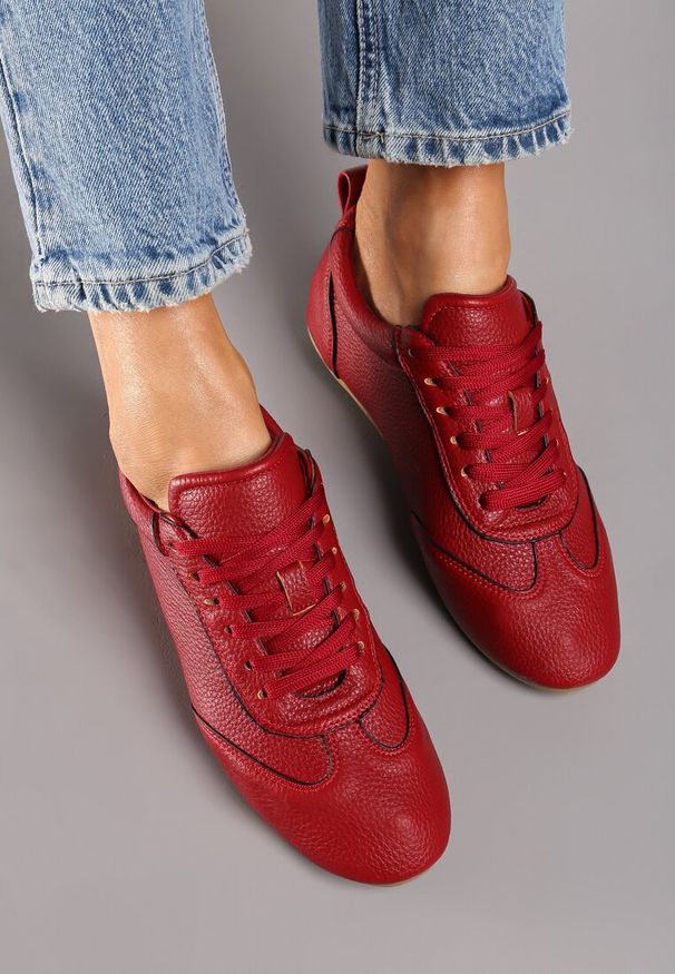 Renee - Bordowe Tenisówki bez Zdobień z Ekoskóry Verillis. Okazja: na co dzień, na spotkanie biznesowe. Zapięcie: sznurówki. Kolor: czerwony. Materiał: jeans. Wzór: aplikacja. Styl: klasyczny, elegancki, biznesowy, casual