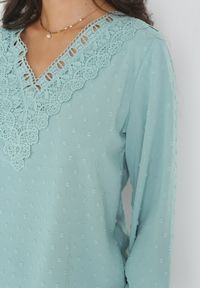 Born2be - Miętowa Bluzka z Koronką i Tkaniną Plumeti Manthe. Kolor: miętowy. Materiał: tkanina, koronka. Długość rękawa: długi rękaw. Długość: długie. Wzór: koronka #5