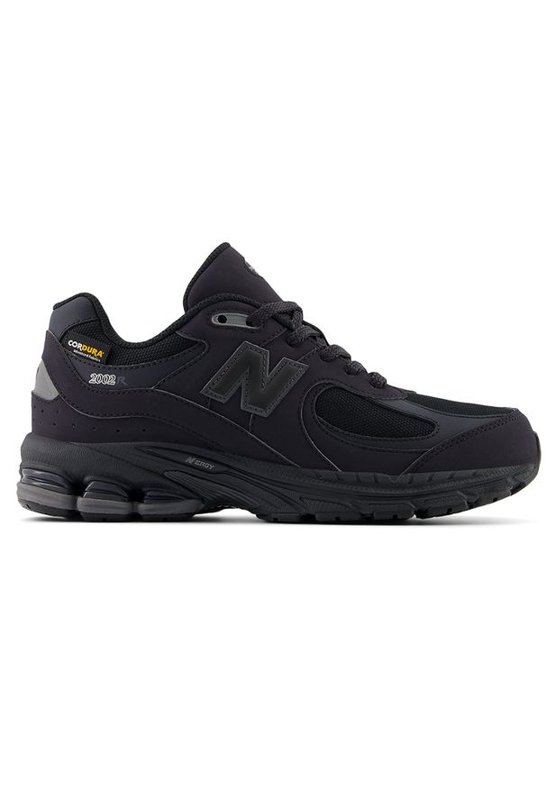 Buty dziecięce New Balance GC2002PJ – czarne. Okazja: na uczelnię, na co dzień. Kolor: czarny. Materiał: guma, tkanina. Szerokość cholewki: normalna. Sport: turystyka piesza