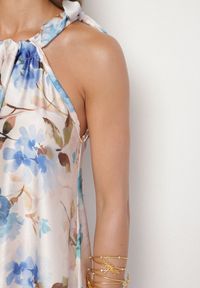 Born2be - Jasnoniebieska Satynowa Sukienka w Kwiaty Fenaresia. Okazja: na co dzień, na spacer. Kolor: niebieski. Materiał: satyna. Długość rękawa: na ramiączkach. Wzór: kwiaty. Sezon: lato. Typ sukienki: proste. Styl: casual, elegancki #3