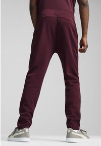 Puma - Męskie spodnie Casuals Manchester City PUMA Dark Jasper Dusty Orchid Red Purple. Kolor: czerwony, wielokolorowy, fioletowy. Materiał: dresówka