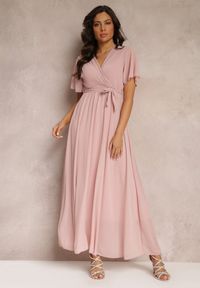 Renee - Różowa Plisowana Sukienka z Kopertowym Dekoltem i Gumką w Talii Dimitris. Kolor: różowy. Materiał: materiał. Typ sukienki: kopertowe #1