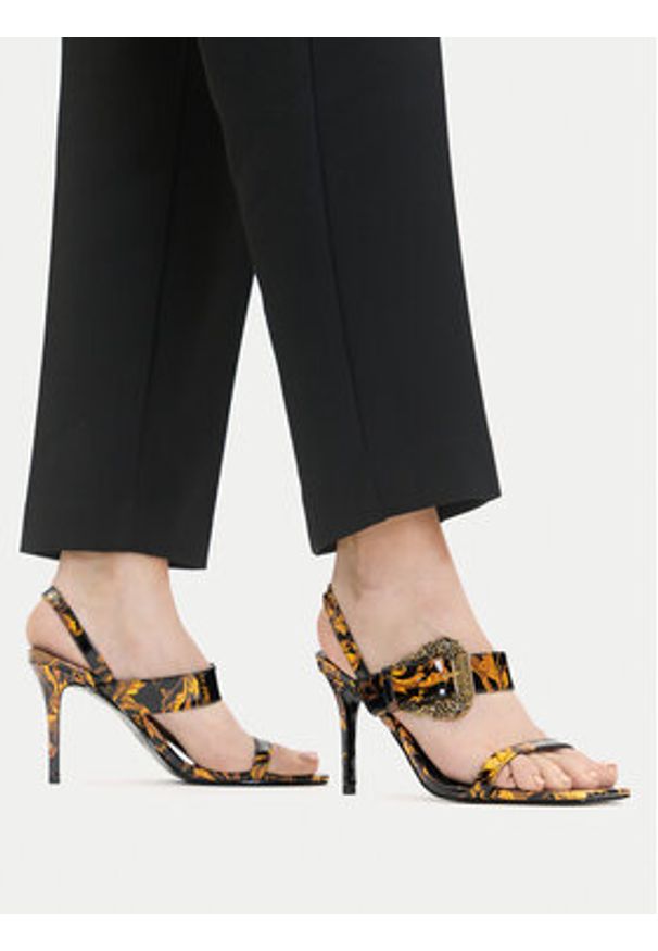 Versace Jeans Couture Sandały 79VA3S71 Czarny. Kolor: czarny. Materiał: skóra