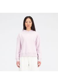 Bluza damska New Balance WT33512DMY – różowa. Typ kołnierza: kaptur. Kolor: różowy. Materiał: dresówka, materiał, bawełna, prążkowany, poliester